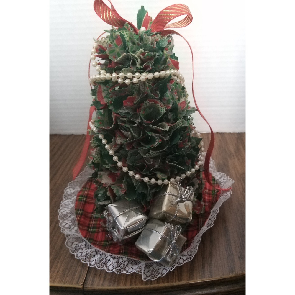 Table Top Red And Green Christmas Tree With Silver Presents Decoration